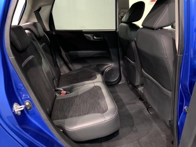 Ｎ－ＯＮＥ プレミアムツアラー・ローダウン　あんしんＰＫＧ　２ト－ン　１年保証　ナビ　ＴＶ　Ｒカメラ　ＤＶＤ　ドラレコ　ＥＴＣ　ＨＩＤ　ＶＳＡ　クルコン　アルミ　スマ－トキ－　スペアキ－　盗難防止装置　整備記録簿　ドアバイザ－　ベンチシ－ト（19枚目）