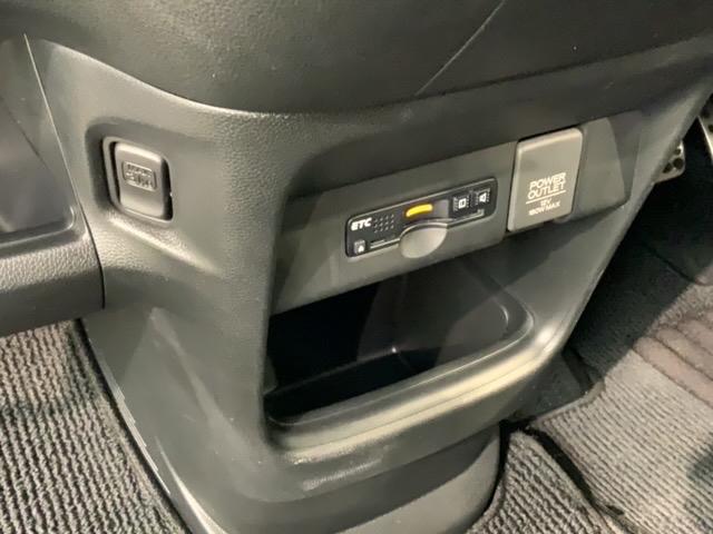 Ｎ－ＯＮＥ プレミアムツアラー・ローダウン　あんしんＰＫＧ　２ト－ン　１年保証　ナビ　ＴＶ　Ｒカメラ　ＤＶＤ　ドラレコ　ＥＴＣ　ＨＩＤ　ＶＳＡ　クルコン　アルミ　スマ－トキ－　スペアキ－　盗難防止装置　整備記録簿　ドアバイザ－　ベンチシ－ト（29枚目）