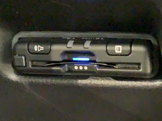 フィット ｅ：ＨＥＶホーム　タバコ臭有　Ｈ　ＳＥＮＳＩＮＧ　最長５年保証　ワンオ－ナ－　ナビＶＸＵ－２１５ＦＴｉ　ＴＶ　Ｒカメラ　ＣＤ録音　ＢＴオ－ディオＤＶＤ　ＥＴＣ　ＬＥＤライト　ＶＳＡ　クルコン　スマ－トキ－　盗難防止装置（12枚目）