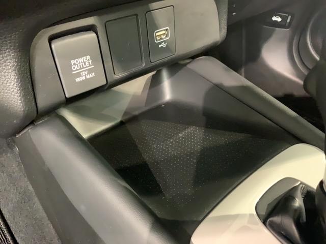 フィット ｅ：ＨＥＶホーム　タバコ臭有　Ｈ　ＳＥＮＳＩＮＧ　最長５年保証　ワンオ－ナ－　ナビＶＸＵ－２１５ＦＴｉ　ＴＶ　Ｒカメラ　ＣＤ録音　ＢＴオ－ディオＤＶＤ　ＥＴＣ　ＬＥＤライト　ＶＳＡ　クルコン　スマ－トキ－　盗難防止装置（26枚目）