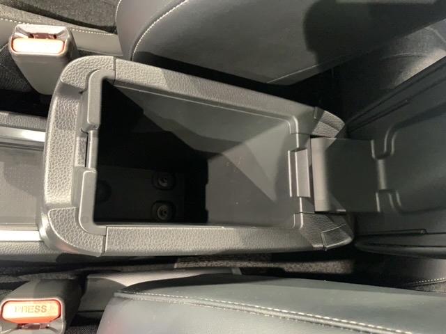 フィット ｅ：ＨＥＶホーム　タバコ臭有　Ｈ　ＳＥＮＳＩＮＧ　最長５年保証　ワンオ－ナ－　ナビＶＸＵ－２１５ＦＴｉ　ＴＶ　Ｒカメラ　ＣＤ録音　ＢＴオ－ディオＤＶＤ　ＥＴＣ　ＬＥＤライト　ＶＳＡ　クルコン　スマ－トキ－　盗難防止装置（28枚目）