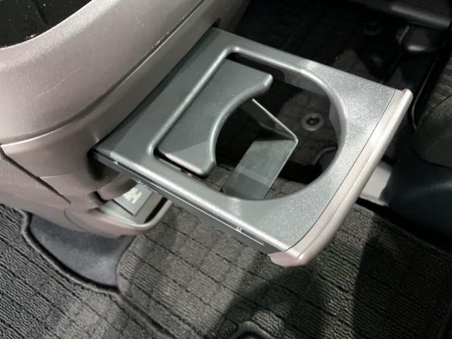 ���Џ��i���Z���^�[�ɂē��O���̃N���[�j���O�����{���Ă���܂��I