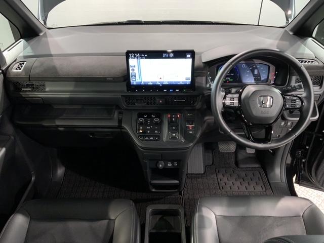 �g���₷�����C�A�E�g�̃_�b�V���{�[�h���ӂł��B�I�[�g�G�A�R���⏬������ȂǊ��������������ڂł��B