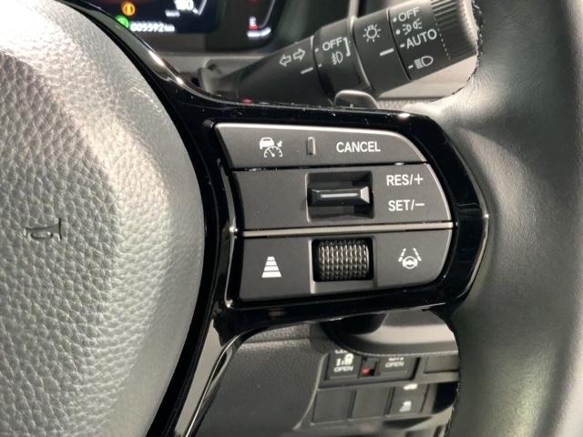 �N���[�Y�R���g���[���𑕔����Ă��܂��B�������H�Ȃǂň��̑��x�ő����Ă����̂ŉ^�]���y�ł���I���x��ݒ�ł��܂��̂ŁA�X�s�[�h�̏o�������ɂ����ӂł��܂��B