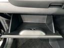 ｅ：ＨＥＶホーム　ＨＳＥＮＳＩＮＧ　新車保証試乗車　ワンオ－ナ－　前後誤発進抑制機能　助手席エアバッグ　運転席エアバッグ　１オナ　ＬＥＤライト　ＵＳＢ接続　バックカメラ　ＡＢＳ　サイドエアバッグ　フルセグＴＶ　記録簿（27枚目）