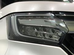 ＬＥＤヘッドライトは、点灯の瞬間から最大光量を発揮し、突然暗くなるトンネルなどでの安定感を高めます。 6