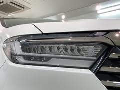 ＬＥＤヘッドライトは、点灯の瞬間から最大光量を発揮し、突然暗くなるトンネルなどでの安定感を高めます。 7