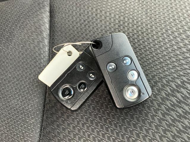 ステップワゴンスパーダ Ｚ　クールスピリット　社外ナビ　Ｂｌｕｅｔｏｏｔｈ　ＥＴＣ　フリップダウンモニター　ＤＶＤ再生　７人乗り　ハーフレザーシート　ＨＩＤヘッドライト　スマートキー　３ｒｄシート収納可（19枚目）