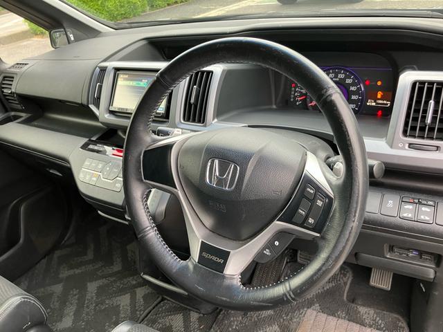 ステップワゴンスパーダ Ｚ　クールスピリット　社外ナビ　Ｂｌｕｅｔｏｏｔｈ　ＥＴＣ　フリップダウンモニター　ＤＶＤ再生　７人乗り　ハーフレザーシート　ＨＩＤヘッドライト　スマートキー　３ｒｄシート収納可（20枚目）