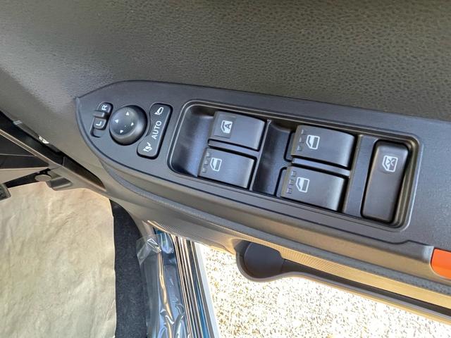 タント ファンクロス　届出済未使用車　ブレーキサポート　アイドリングストップ　両側電動スライドドア　ＬＥＤヘッドライト　シートヒーター　スマートキー　プッシュスタート　オートライト（14枚目）