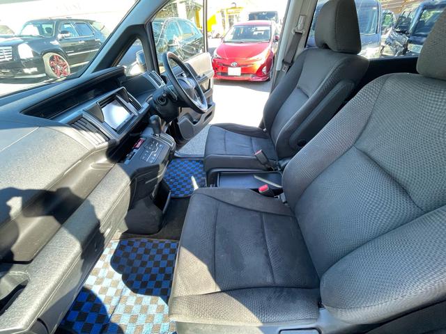 ステップワゴンスパーダ Ｚ　ナビＴＶ　ＤＶＤ再生　ＥＴＣ　両側パワースライドドア　ＨＩＤヘッドライト　純正アルミホイール　３ｒｄシート収納可（30枚目）