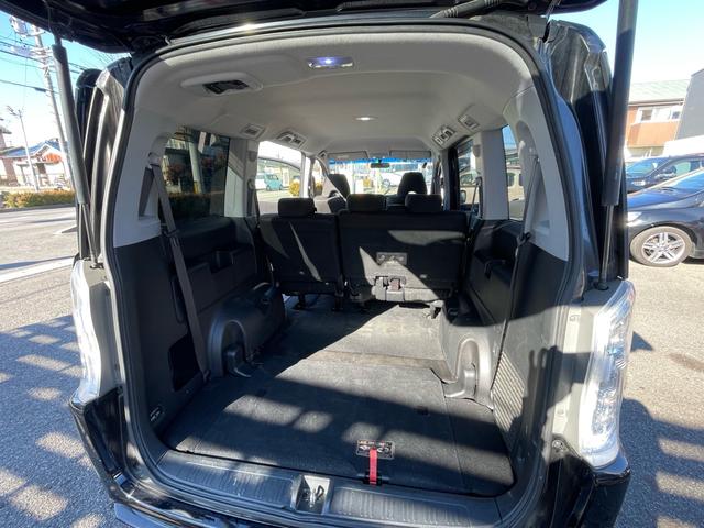 ステップワゴンスパーダ Ｚ　ナビＴＶ　ＤＶＤ再生　ＥＴＣ　両側パワースライドドア　ＨＩＤヘッドライト　純正アルミホイール　３ｒｄシート収納可（36枚目）