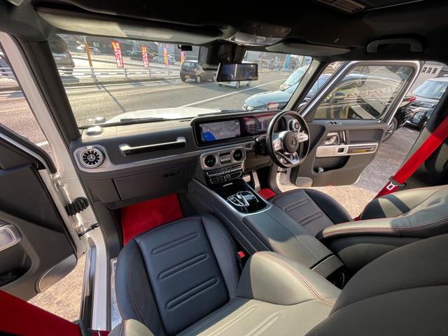 Gクラス G350d AMGライン ラグジュアリーパッケージ アダプティブダンピングサス ブラバススポイラー 22インチAW 各所ブラックアウトパーツ トランクラゲッジボード デジタルミラー 前後ドラレコ ブルスターサウンド ツートン(53枚目)