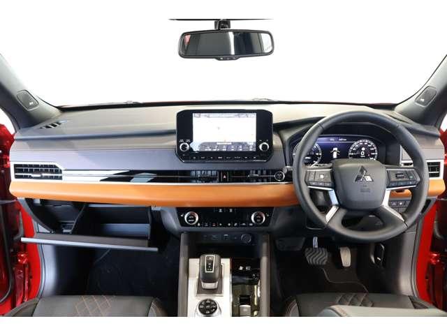 アウトランダーPHEV P メモリーナビ・フルセグTV・全周囲カメラ エマブレ LEDヘッド クルコン パワーシート 3列シート メモリーナビ Bカメ アルミ ヒーター フルセグTV スマートキー 4WD イモビライザー 記録簿(3枚目)