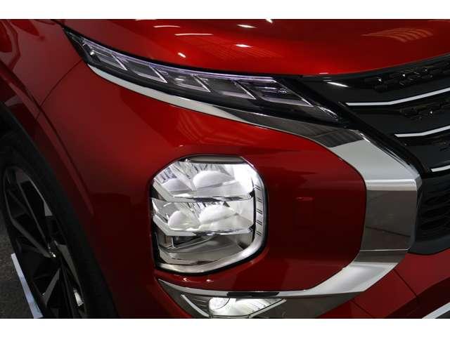 アウトランダーPHEV P メモリーナビ・フルセグTV・全周囲カメラ エマブレ LEDヘッド クルコン パワーシート 3列シート メモリーナビ Bカメ アルミ ヒーター フルセグTV スマートキー 4WD イモビライザー 記録簿(12枚目)