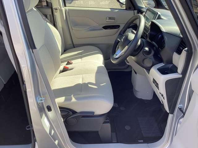 ｅＫスペース Ｇ　９型ナビ　地デジＴＶ　バックカメラ　フルオートエアコン　サイドカーテンエアバック　コーナーセンサー　禁煙車　フルセグＴＶ　シートヒーター　インテリキー　１オナ　アイドリングストップ　盗難防止装置（4枚目）