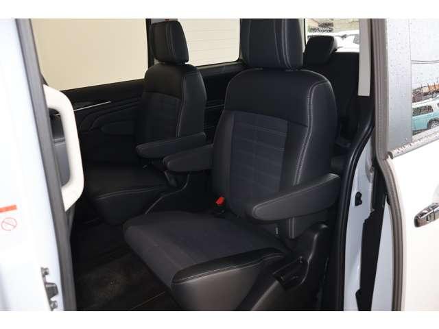 デリカD:5 シャモニー 11型ナビ・フルセグTV・バックカメラ アイドリングS アクティブクルーズコントロール イモビ 衝突被害軽減装置 Bモニター ETC 助手席エアバッグ 地デジTV 電動リアゲート 4WD 記録簿 禁煙(5枚目)