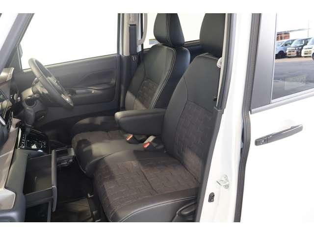 デリカミニ Ｔ　プレミアム　リミテッドエディション　９型ナビ・フルセグＴＶ・全周囲カメラ　（4枚目）