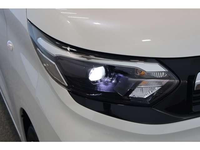 ＬＥＤヘッドランプ☆大光量とワイドな配光で遠方視認性と近距離の広がりを両立し夜間の安全運転をサポート☆省電力なのでバッテリーにも優しいです♪