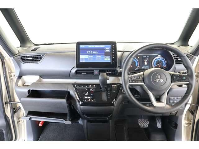 デリカミニ Ｔ　プレミアム　ディスプレイオーディオ・全周囲カメラ　ＥＴＣ車載器　ＬＥＤランプ　クルコン　キーレスエントリー　ＡＢＳ　エアバッグ　パワステ　ベンチシート　オートエアコン　ターボ車　フロントカメラ　バックカメラ（3枚目）