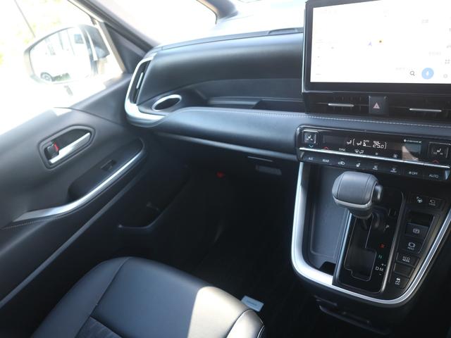 ノア Ｓ－Ｚ　モデリスタエアロ・グリル・シグネチャーイルミ／トヨタチームメート／１０．５型ＤＡプラス／パノラミックビュー／プロジェクターＬＥＤ／快適利便パッケージ／ＢＳＭ／電動リアゲート／両側パワスラ／ＥＴＣ２．０（13枚目）
