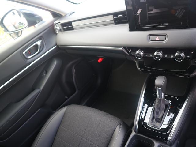 ヴェゼル ｅ：ＨＥＶ　Ｚ　現行型／ホンダセンシング／レーダークルーズ／ブラインドスポットモニター／オートハイビーム／ハンズフリーアクセスパワーテールゲート／禁煙車／ＬＥＤヘッド／シートヒーター／１８ＡＷ（14枚目）