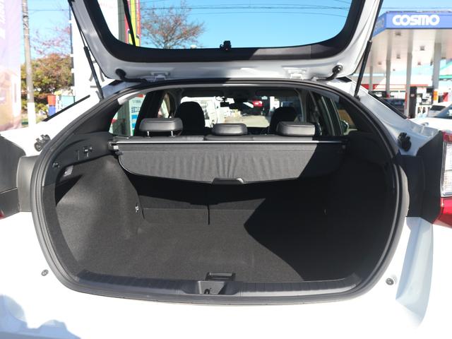 プリウス Ｓツーリングセレクション・ブラックエディション　モデリスタエアロ／９型ＳＤナビ／フルセグ／バックカメラ／Ｂｌｕｅｔｏｏｔｈ／ＣＤ・ＤＶＤ／黒革／前後ドラレコ／ＥＴＣ／シートヒーター／禁煙車／ソナー／デイライト／ＬＥＤライト／専用１７インチホイール（18枚目）