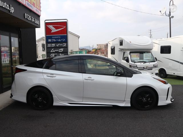 プリウス Aツーリングセレクション・ブラックエディション モデリスタエアロ/8型ナビ/フルセグ/パノラミックビューM/黒革/パワーシート/ブラインドスポットモニター/禁煙車/パーキングアシスト/ドラレコ/ETC2.0/ソナー/アダプティブクルーズコントロール(10枚目)