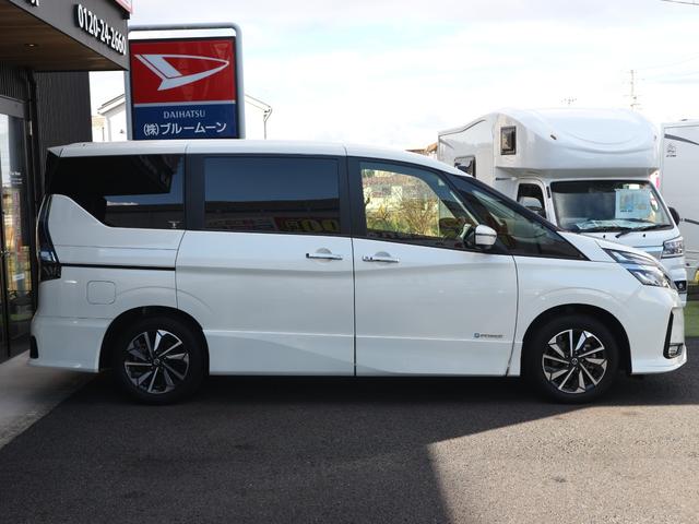 セレナ ｅ－パワー　ハイウェイスターＶ　純正１０型ナビ／フルセグ／アラウンドビューモニター／フリップダウンモニター／Ｂｌｕｅｔｏｏｔｈ／ＣＤ・ＤＶＤ／ワンオーナー／両側パワスラ／プロパイロット／ＢＳＭ／ＥＴＣ／ドラレコ／禁煙車／ＬＥＤライト（9枚目）