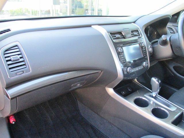 ティアナ ＸＬ　ナビＡＶＭパッケージ　衝突被害軽減ブレーキ　純正ナビ　Ｂｌｕｅｔｏｏｔｈ　ＨＩＤヘッド　スマートキー　アラウンドビューモニター　パワーシート　助手席パワーオットマン　クルコン　横滑り防止装置　オートＡＣ　純正１６アルミ（9枚目）