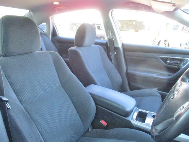 ティアナ ＸＬ　ナビＡＶＭパッケージ　衝突被害軽減ブレーキ　純正ナビ　Ｂｌｕｅｔｏｏｔｈ　ＨＩＤヘッド　スマートキー　アラウンドビューモニター　パワーシート　助手席パワーオットマン　クルコン　横滑り防止装置　オートＡＣ　純正１６アルミ（15枚目）