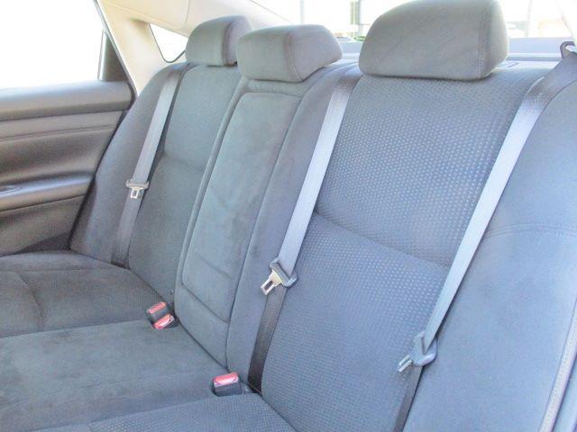 ティアナ ＸＬ　ナビＡＶＭパッケージ　衝突被害軽減ブレーキ　純正ナビ　Ｂｌｕｅｔｏｏｔｈ　ＨＩＤヘッド　スマートキー　アラウンドビューモニター　パワーシート　助手席パワーオットマン　クルコン　横滑り防止装置　オートＡＣ　純正１６アルミ（20枚目）