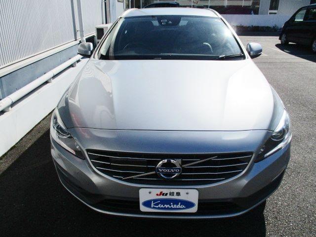 V60 T4 SE 衝突被害軽減ブレーキ 純正HDDナビ バックカメラ Bluetooth HIDヘッド スマートキー 本革パワーシート レーダークルーズ 横滑り防止装置 オートAC 純正17アルミ 正規ディーラー車(3枚目)