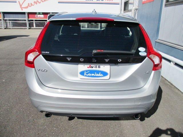 V60 T4 SE 衝突被害軽減ブレーキ 純正HDDナビ バックカメラ Bluetooth HIDヘッド スマートキー 本革パワーシート レーダークルーズ 横滑り防止装置 オートAC 純正17アルミ 正規ディーラー車(4枚目)