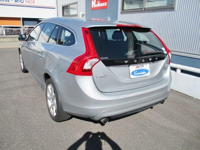 V60 T4 SE 衝突被害軽減ブレーキ 純正HDDナビ バックカメラ Bluetooth HIDヘッド スマートキー 本革パワーシート レーダークルーズ 横滑り防止装置 オートAC 純正17アルミ 正規ディーラー車(5枚目)