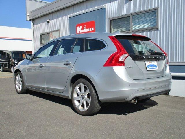 V60 T4 SE 衝突被害軽減ブレーキ 純正HDDナビ バックカメラ Bluetooth HIDヘッド スマートキー 本革パワーシート レーダークルーズ 横滑り防止装置 オートAC 純正17アルミ 正規ディーラー車(6枚目)