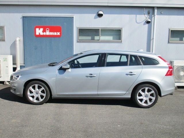 V60 T4 SE 衝突被害軽減ブレーキ 純正HDDナビ バックカメラ Bluetooth HIDヘッド スマートキー 本革パワーシート レーダークルーズ 横滑り防止装置 オートAC 純正17アルミ 正規ディーラー車(7枚目)