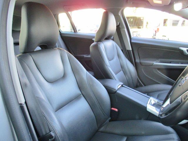 V60 T4 SE 衝突被害軽減ブレーキ 純正HDDナビ バックカメラ Bluetooth HIDヘッド スマートキー 本革パワーシート レーダークルーズ 横滑り防止装置 オートAC 純正17アルミ 正規ディーラー車(13枚目)