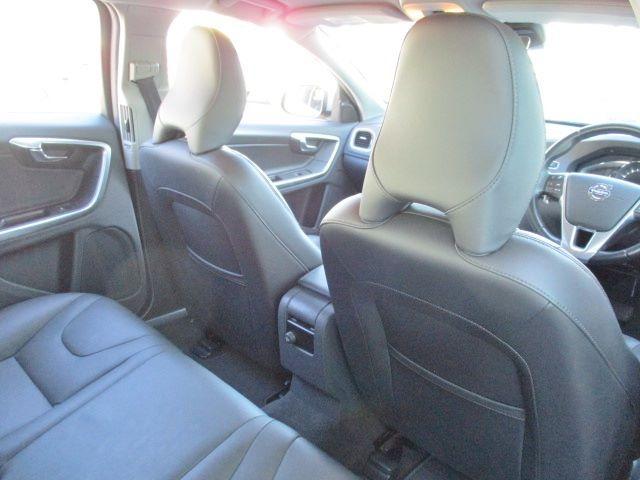 V60 T4 SE 衝突被害軽減ブレーキ 純正HDDナビ バックカメラ Bluetooth HIDヘッド スマートキー 本革パワーシート レーダークルーズ 横滑り防止装置 オートAC 純正17アルミ 正規ディーラー車(15枚目)