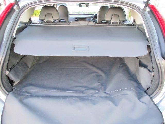 V60 T4 SE 衝突被害軽減ブレーキ 純正HDDナビ バックカメラ Bluetooth HIDヘッド スマートキー 本革パワーシート レーダークルーズ 横滑り防止装置 オートAC 純正17アルミ 正規ディーラー車(19枚目)