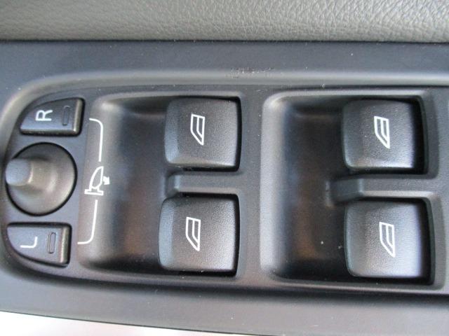 V60 T4 SE 衝突被害軽減ブレーキ 純正HDDナビ バックカメラ Bluetooth HIDヘッド スマートキー 本革パワーシート レーダークルーズ 横滑り防止装置 オートAC 純正17アルミ 正規ディーラー車(39枚目)