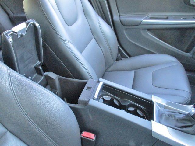 V60 T4 SE 衝突被害軽減ブレーキ 純正HDDナビ バックカメラ Bluetooth HIDヘッド スマートキー 本革パワーシート レーダークルーズ 横滑り防止装置 オートAC 純正17アルミ 正規ディーラー車(42枚目)