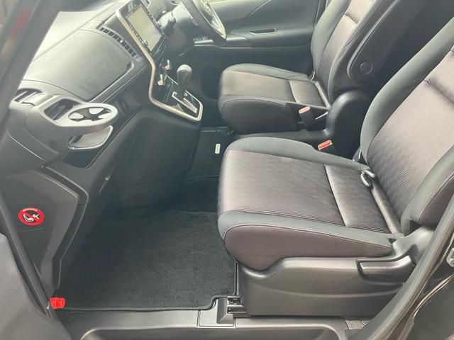 セレナ ハイウェイスター　Ｖセレクション　両側電動スライドドア　８型純正ナビ　フリップダウンモニター　全周囲カメラ　ドラレコ　ＥＴＣ　自動駐車アシスト　８人乗り　後部座席テーブル　サンシェード　サーキュレーター　ＬＥＤヘッドライト　衝突軽減（18枚目）