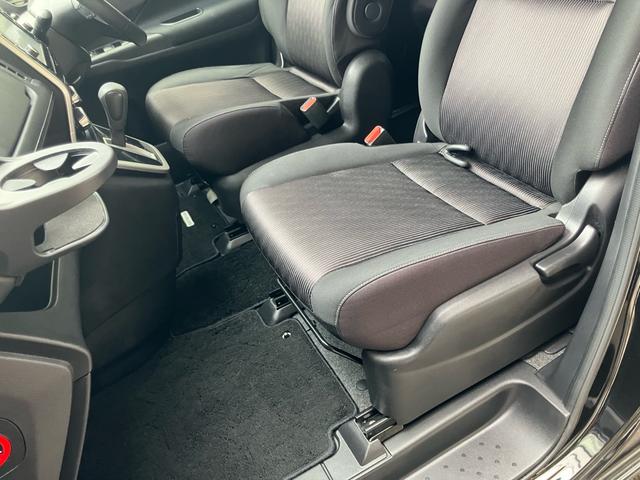 セレナ ハイウェイスター　Ｖセレクション　両側電動スライドドア　８型純正ナビ　フリップダウンモニター　全周囲カメラ　ドラレコ　ＥＴＣ　自動駐車アシスト　８人乗り　後部座席テーブル　サンシェード　サーキュレーター　ＬＥＤヘッドライト　衝突軽減（19枚目）
