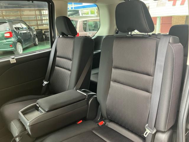 セレナ ハイウェイスター　Ｖセレクション　両側電動スライドドア　８型純正ナビ　フリップダウンモニター　全周囲カメラ　ドラレコ　ＥＴＣ　自動駐車アシスト　８人乗り　後部座席テーブル　サンシェード　サーキュレーター　ＬＥＤヘッドライト　衝突軽減（26枚目）