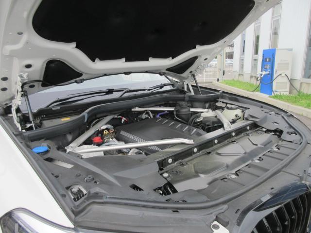 Ｘ５ ｘＤｒｉｖｅ　４０ｄ　Ｍスポーツ　ＬＥＤヘッドライト　コンフォートアクセス　ブラックレザーシート　シートヒーター　純正ナビゲーション　全周囲カメラ　２０ＡＷ　禁煙　ワンオーナー（8枚目）
