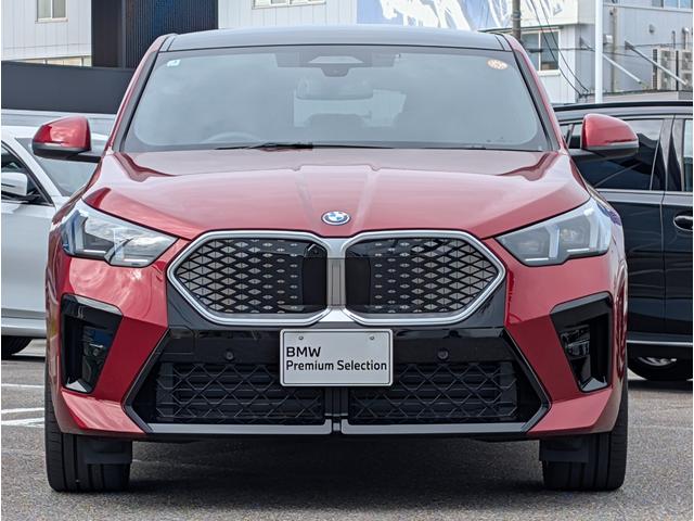 ｉＸ２ ｘＤｒｉｖｅ　３０　Ｍスポーツ　パノラマサンルーフ　２０ＡＷ　禁煙　デモカー　ステアリングヒーター　カーブドディスプレイナビゲーション　シートヒーター　全周囲カメラ（4枚目）