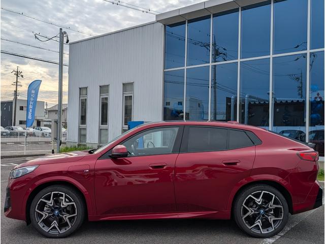 ｉＸ２ ｘＤｒｉｖｅ　３０　Ｍスポーツ　パノラマサンルーフ　２０ＡＷ　禁煙　デモカー　ステアリングヒーター　カーブドディスプレイナビゲーション　シートヒーター　全周囲カメラ（5枚目）