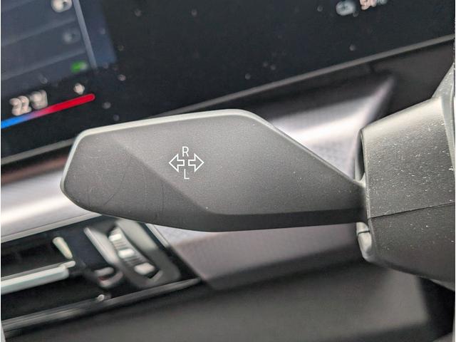 ｉＸ２ ｘＤｒｉｖｅ　３０　Ｍスポーツ　パノラマサンルーフ　２０ＡＷ　禁煙　デモカー　ステアリングヒーター　カーブドディスプレイナビゲーション　シートヒーター　全周囲カメラ（26枚目）
