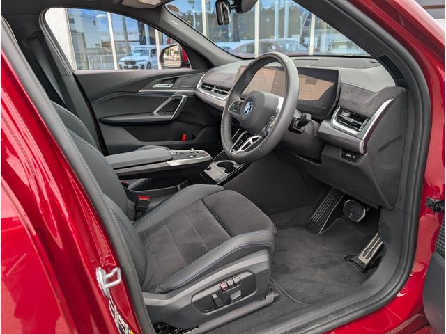 ｉＸ２ ｘＤｒｉｖｅ　３０　Ｍスポーツ　パノラマサンルーフ　２０ＡＷ　禁煙　デモカー　ステアリングヒーター　カーブドディスプレイナビゲーション　シートヒーター　全周囲カメラ（28枚目）